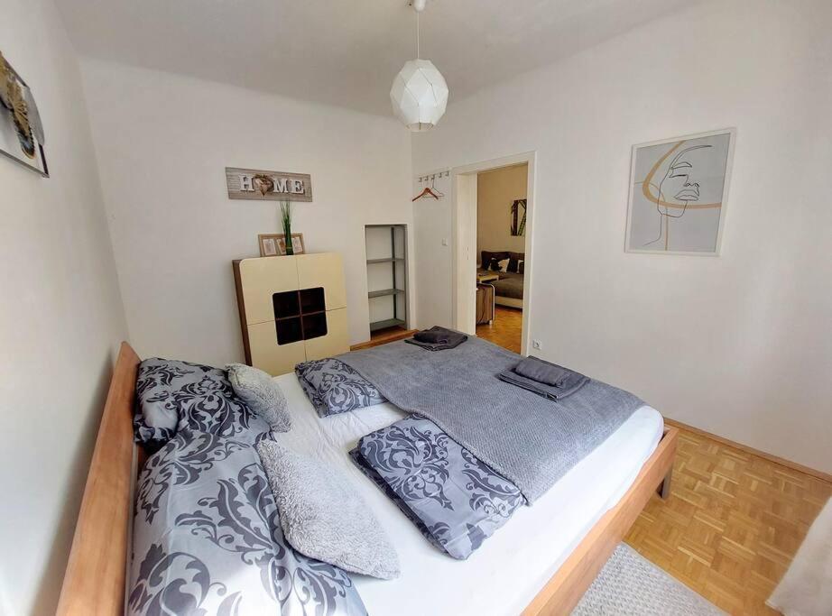 Modern 3 Bedroom Apartment *