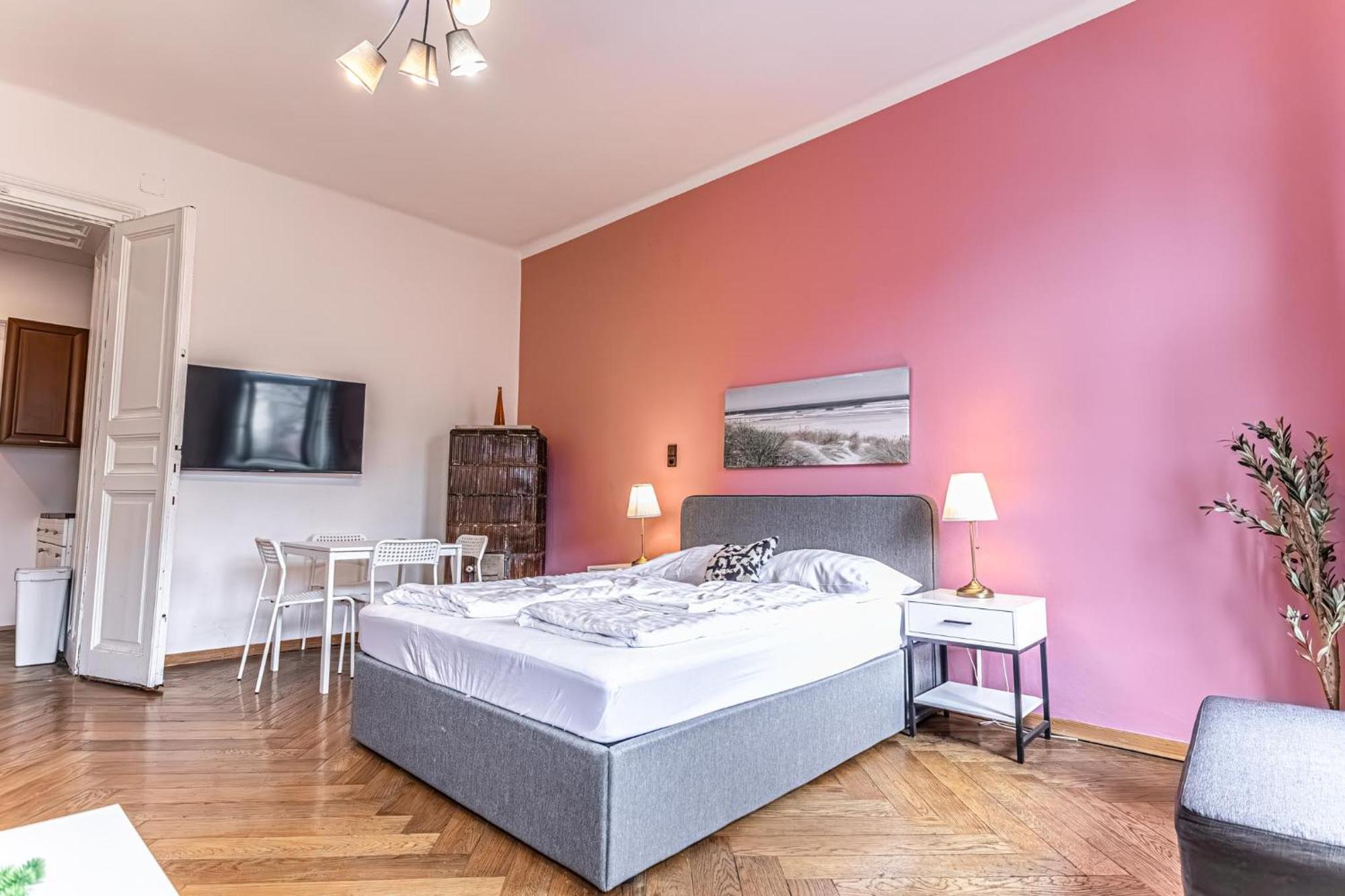 Apartamento Lovely 1br Apt. Near Akh Hospital