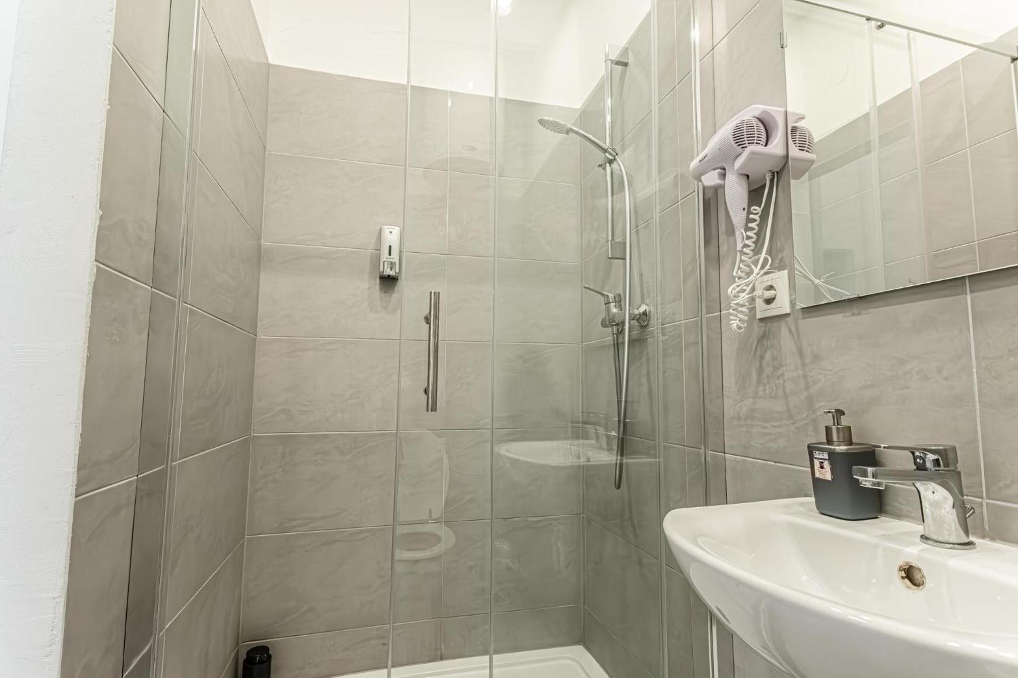 Gorgeous 1br Near Akh Hospital Appartamento *
