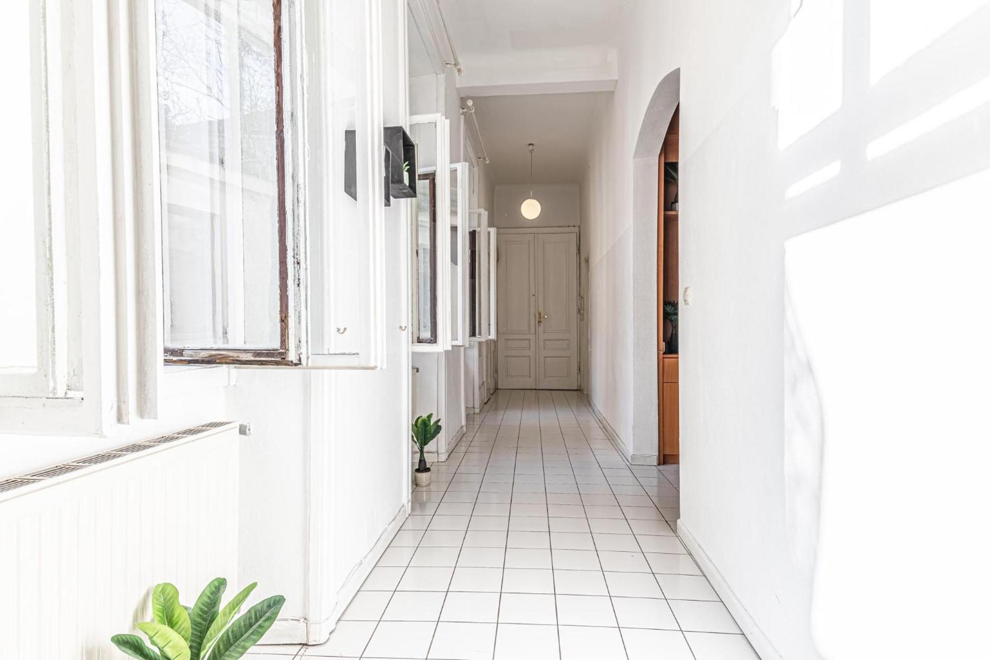 Friendly 4br Shared Apt- Near Downtown Apartment