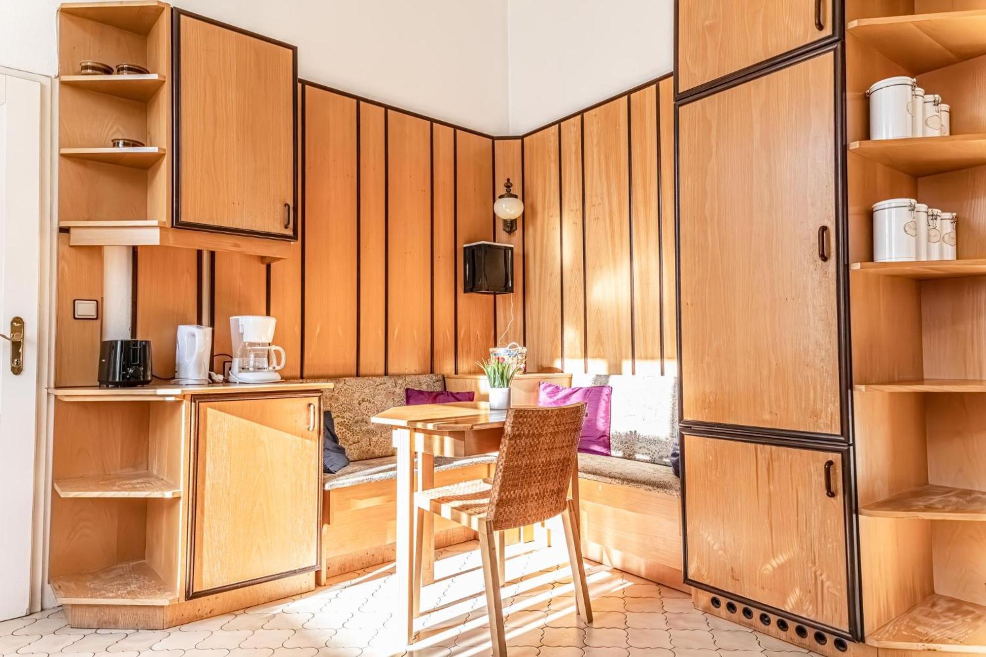 Friendly 4br Shared Apt- Near Downtown Apartment