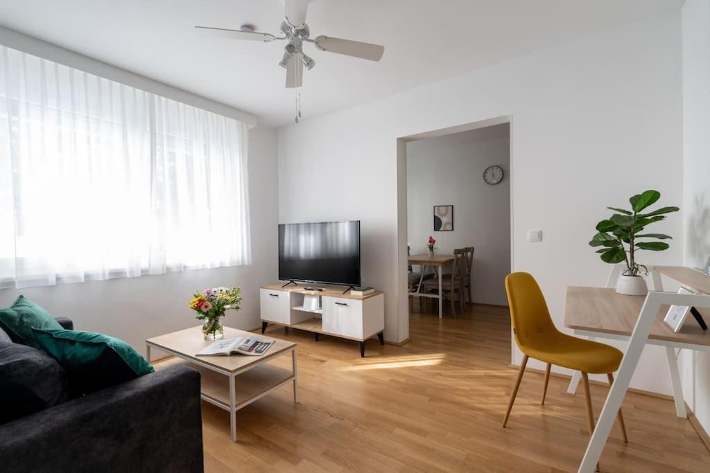 1br Haven With Swift Access By Hm *