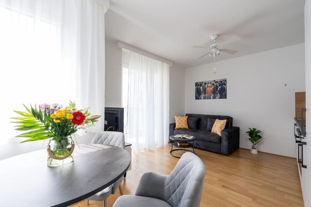 Elegant 1br Flat With Balcony By Hm * Vienna