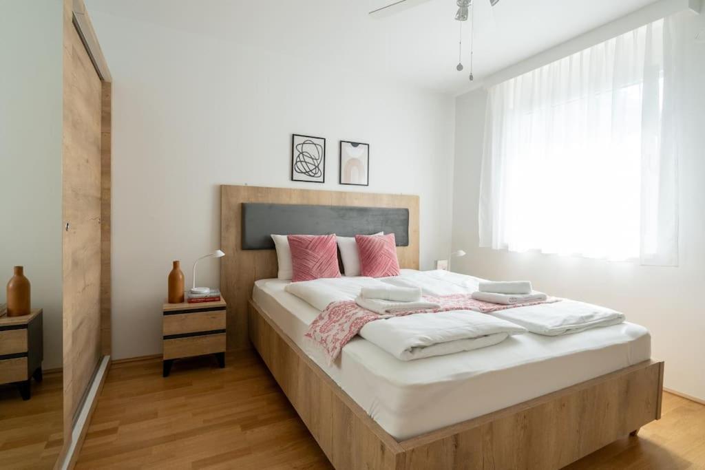 Elegant 1br Flat With Balcony By Hm Vienna