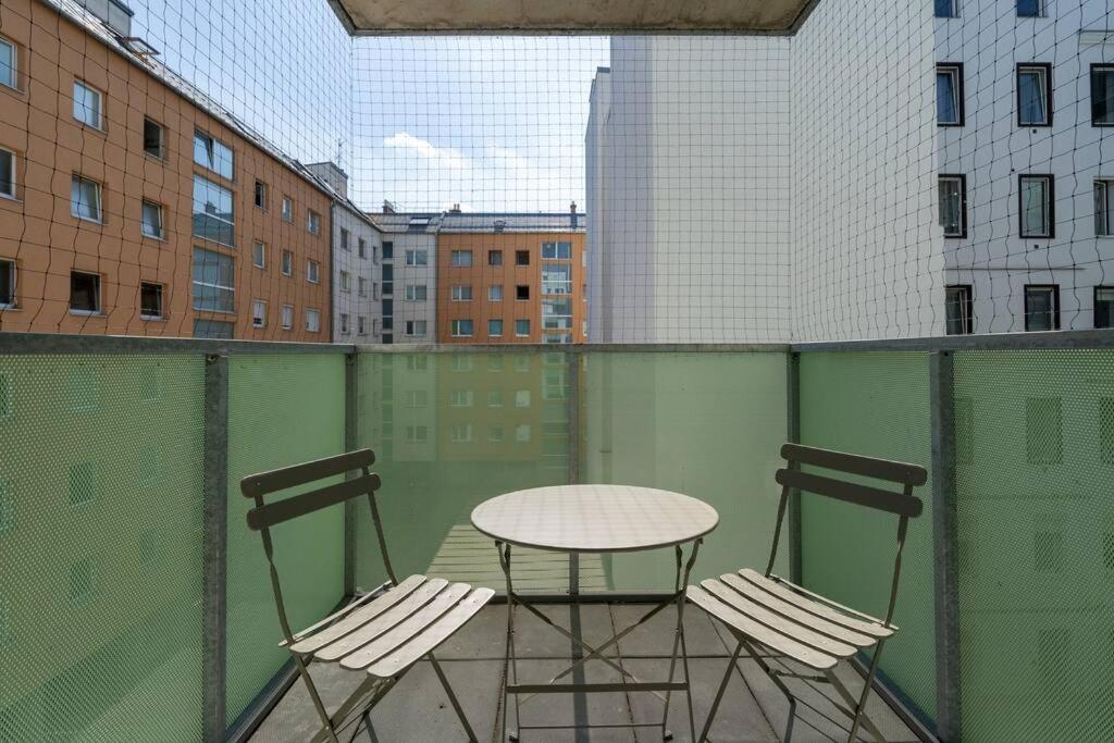 1br With Balcony, Urban Style By Hm Apartment