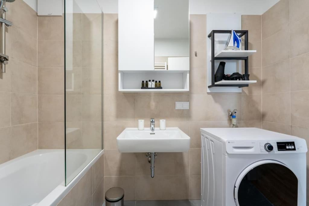 Urban 1br Retreat, Easy Link By Hm *