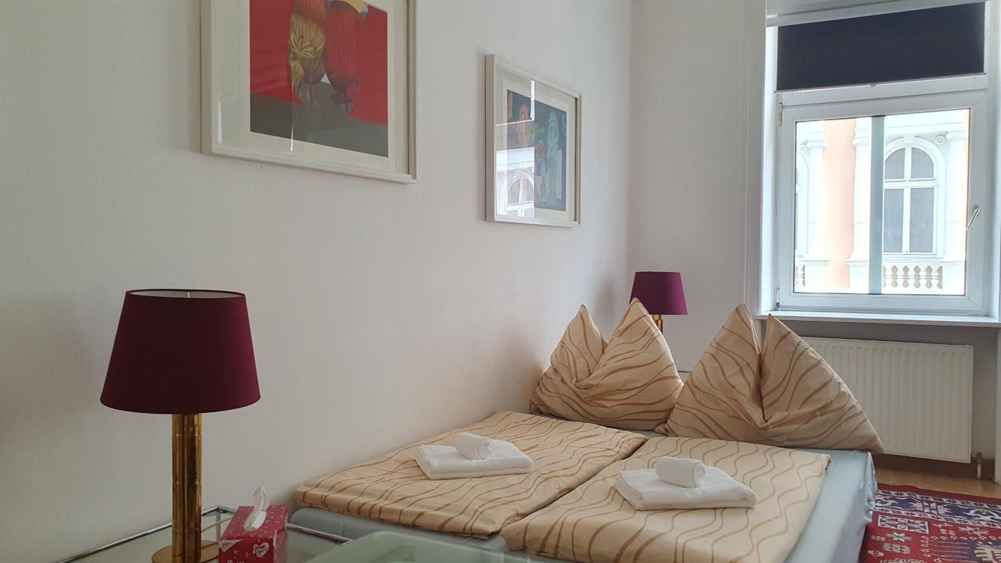 Quiet 2-room Flat, Walking Distance To Centre Viena
