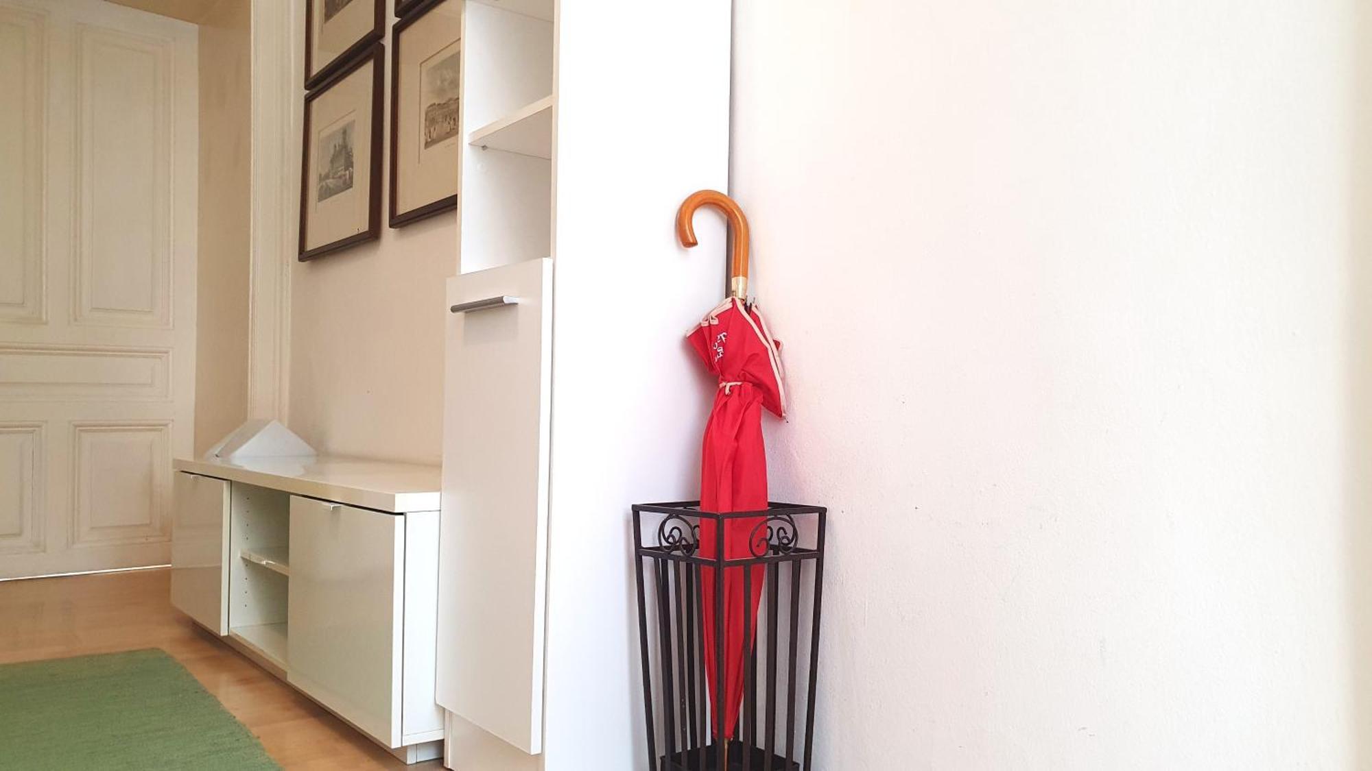 Quiet 2-room Flat, Walking Distance To Centre Apartment