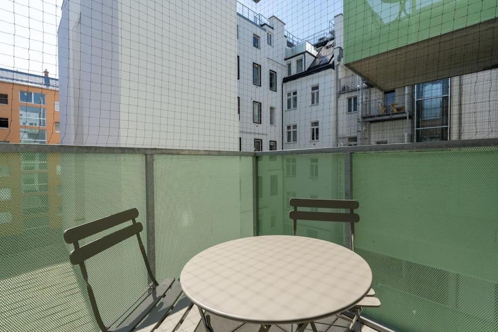 Apartment 1br With Balcony, Urban Style By Hm *