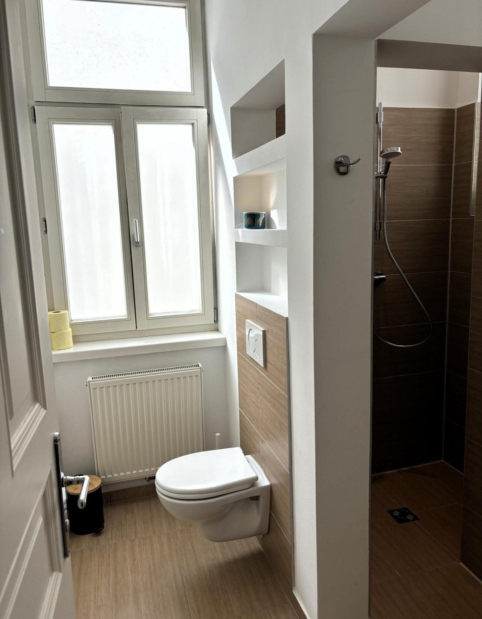 Schone 3-zimmerwohnung Am Augarten *