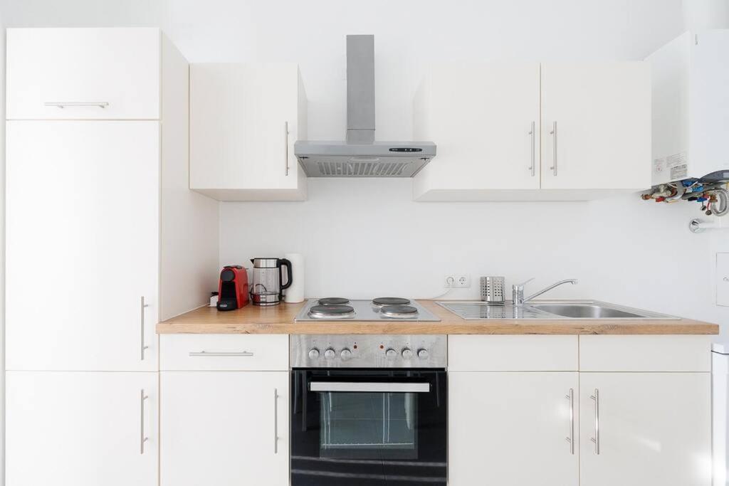 Modern Near Center - 2br, Netflix Apartment *