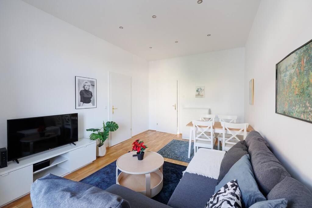 Modern Near Center - 2br, Netflix Apartment
