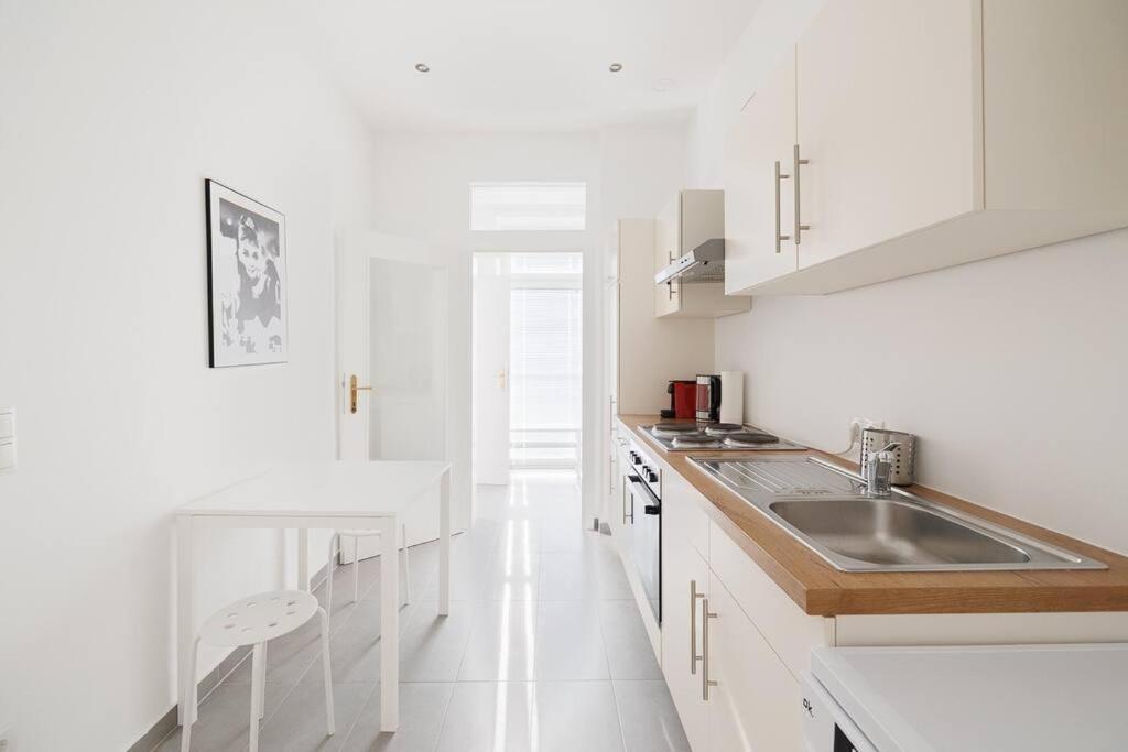 Modern Near Center - 2br, Netflix Apartment