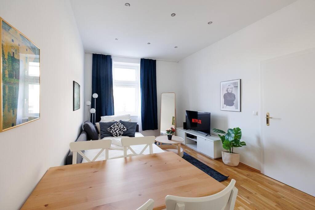 Modern Near Center - 2br, Netflix