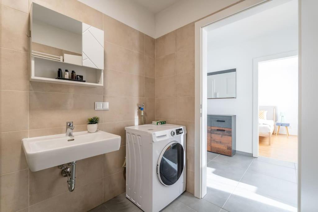 Apartment Hm • Sleek 1br With Balcony *