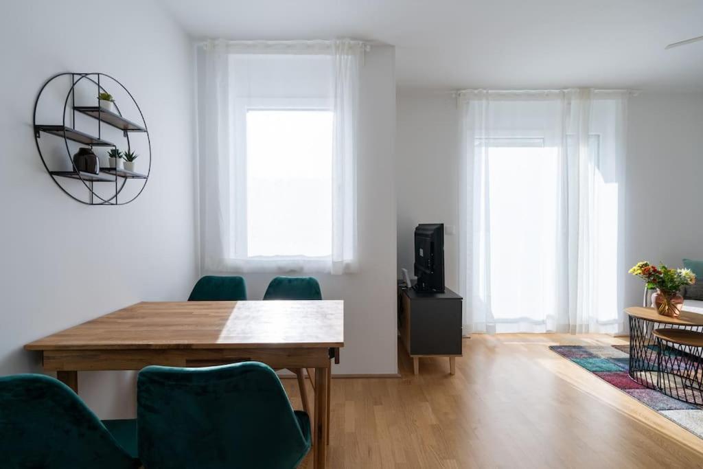 Apartment Hm • Sleek 1br With Balcony Vienna