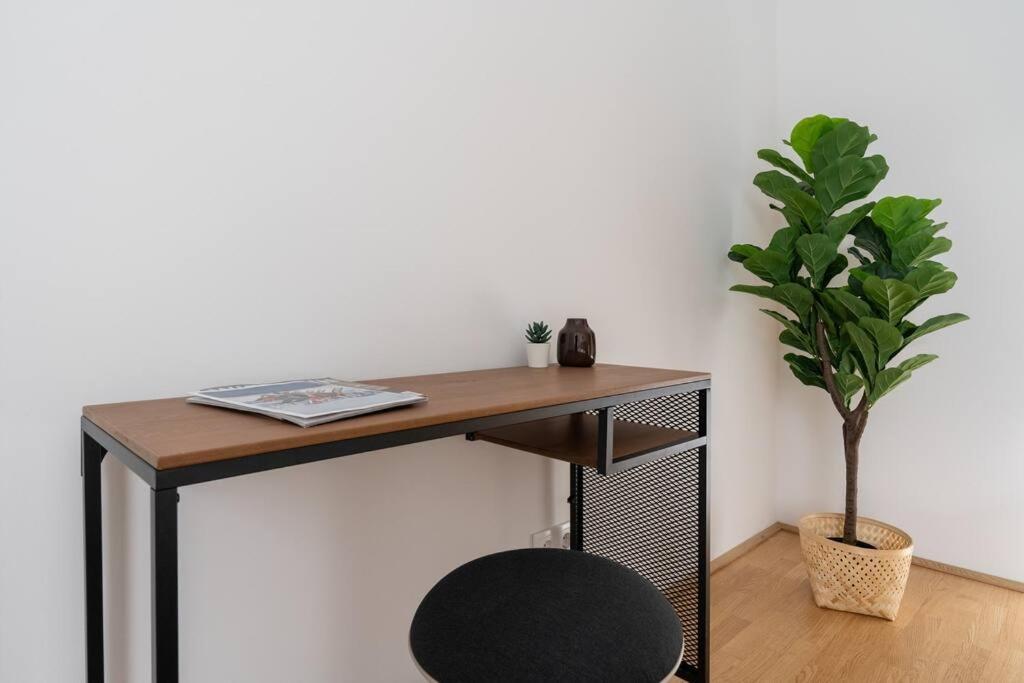Hm • Sleek 1br With Balcony * Vienna