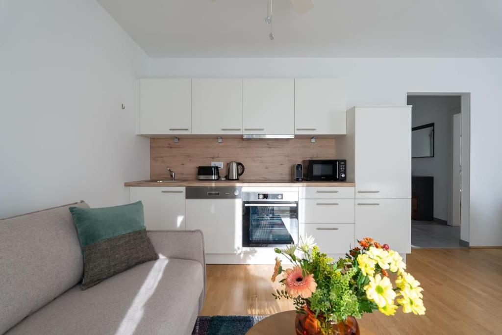 Apartment Hm • Sleek 1br With Balcony Vienna