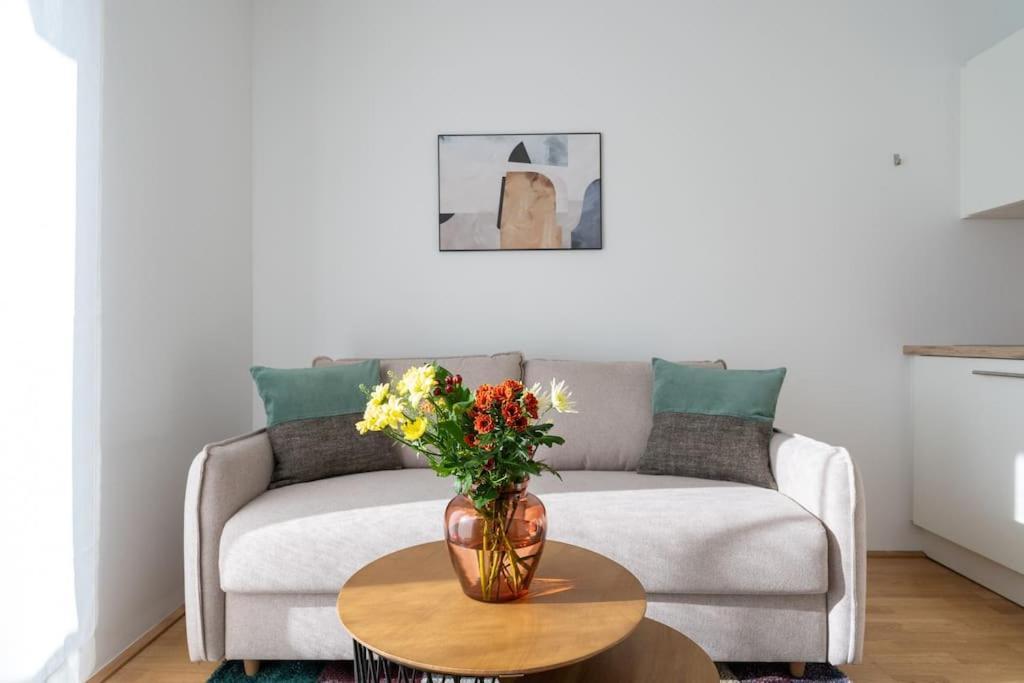 Apartment Hm • Sleek 1br With Balcony *