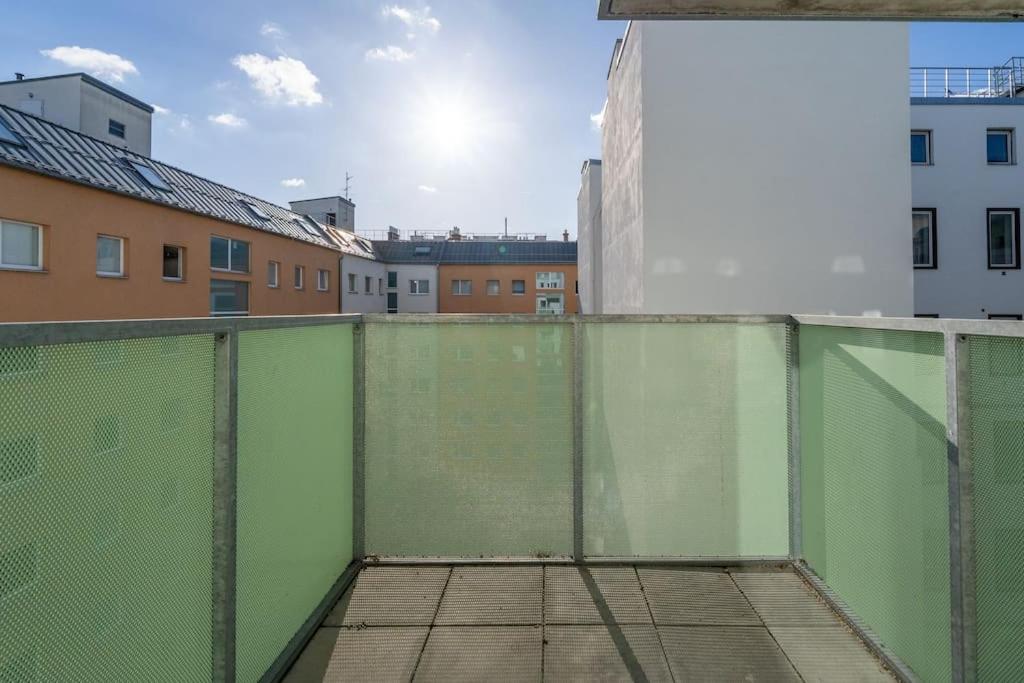 Apartment Hm • Sleek 1br With Balcony *