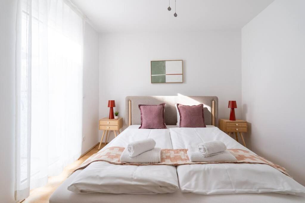 Hm • Modern 1br Apt With Balcony