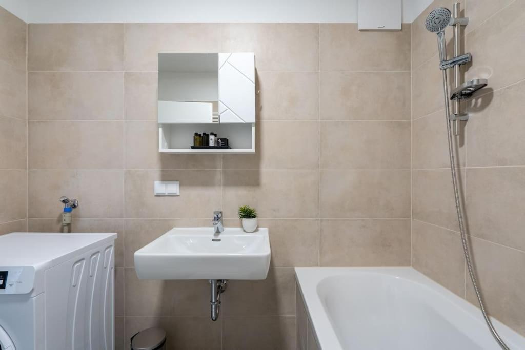 Quiet 1br Oasis, Fast Path By Hm Apartment