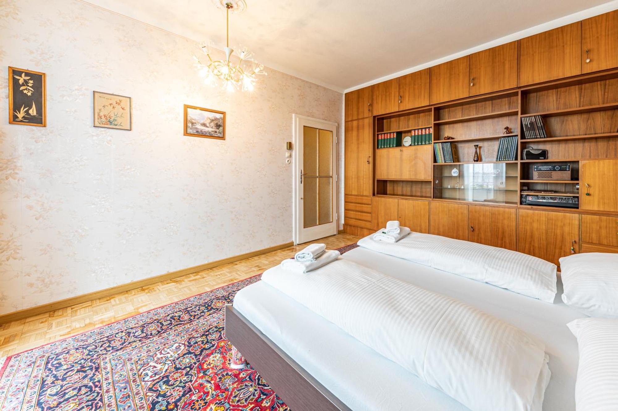 Vintage + View + Balcony - The Original Apartment *