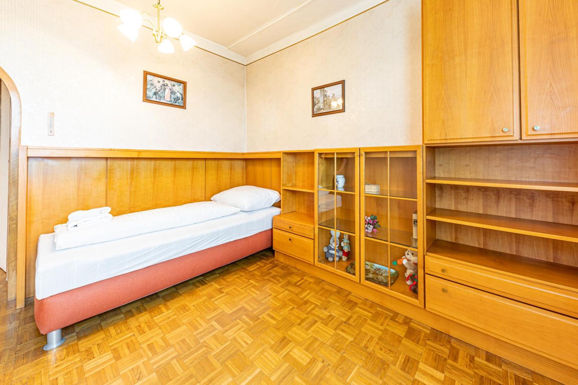 Vintage + View + Balcony - The Original Apartment *