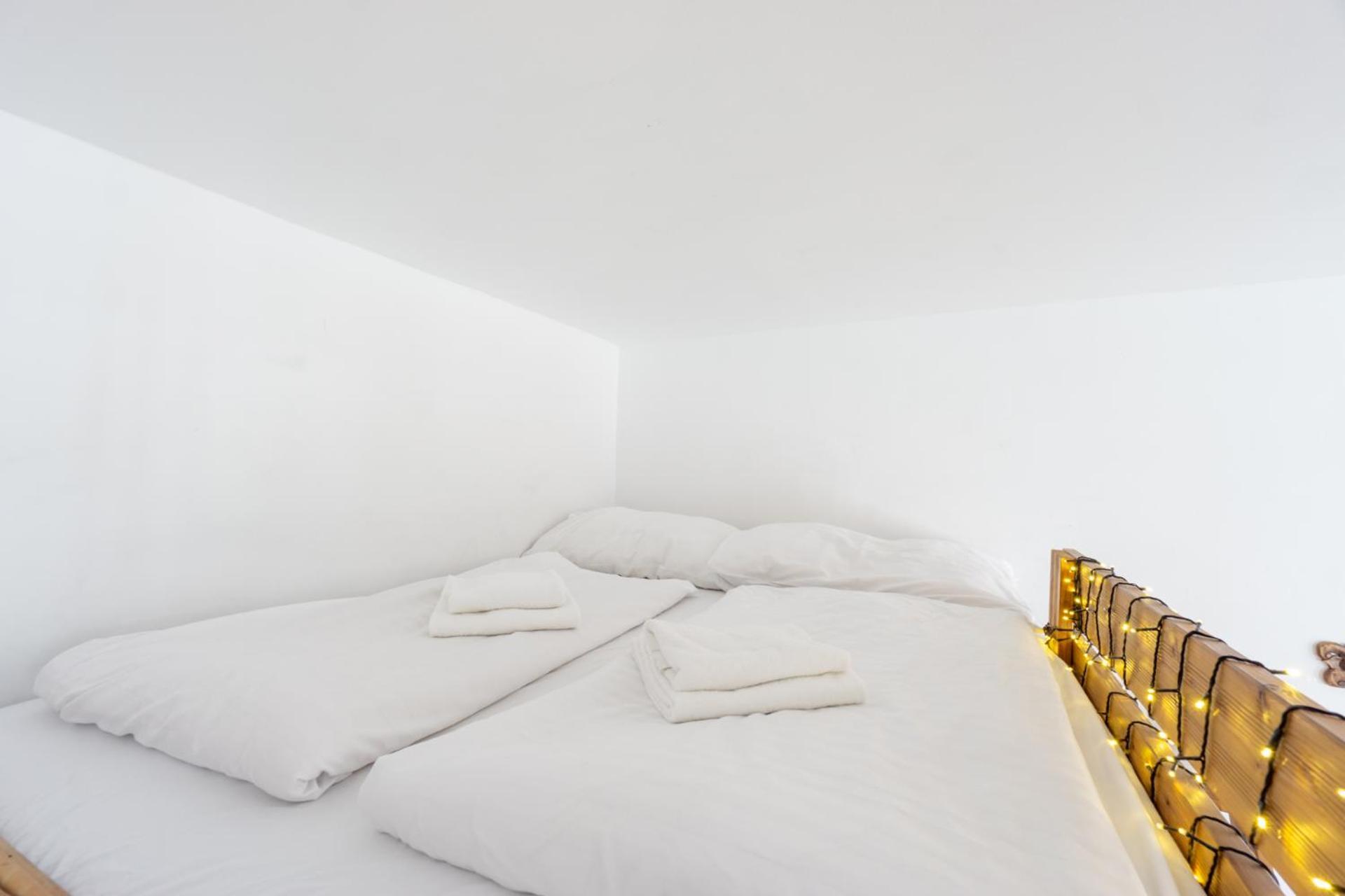 Apartment 5 Stops Away From City-centre