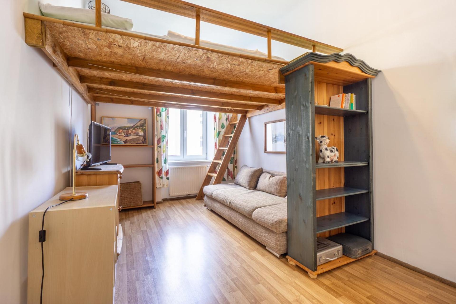 Apartment 5 Stops Away From City-centre *