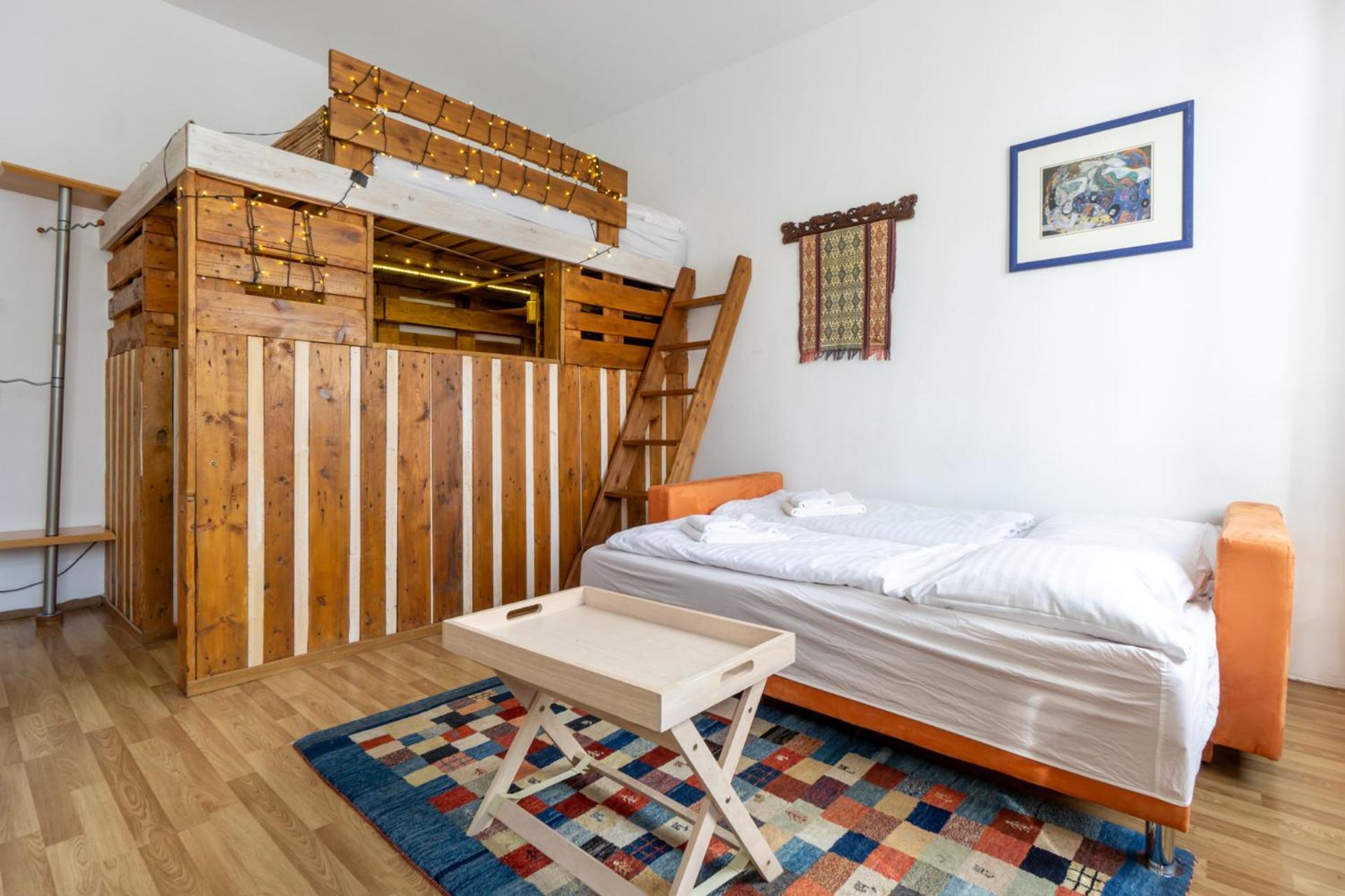 Apartment 5 Stops Away From City-centre
