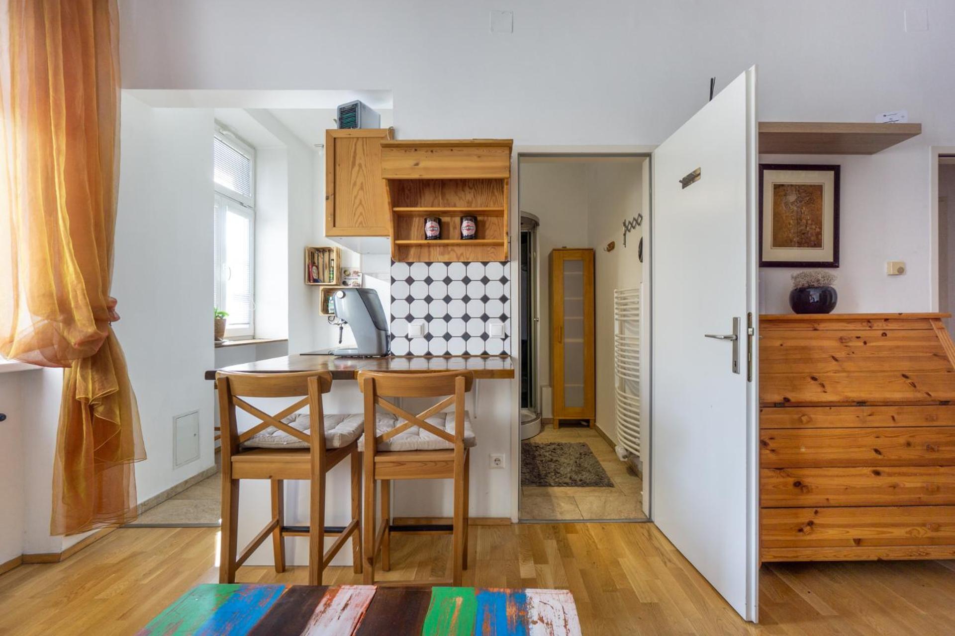 Next To Stadthalle & Westbahnhof Wien