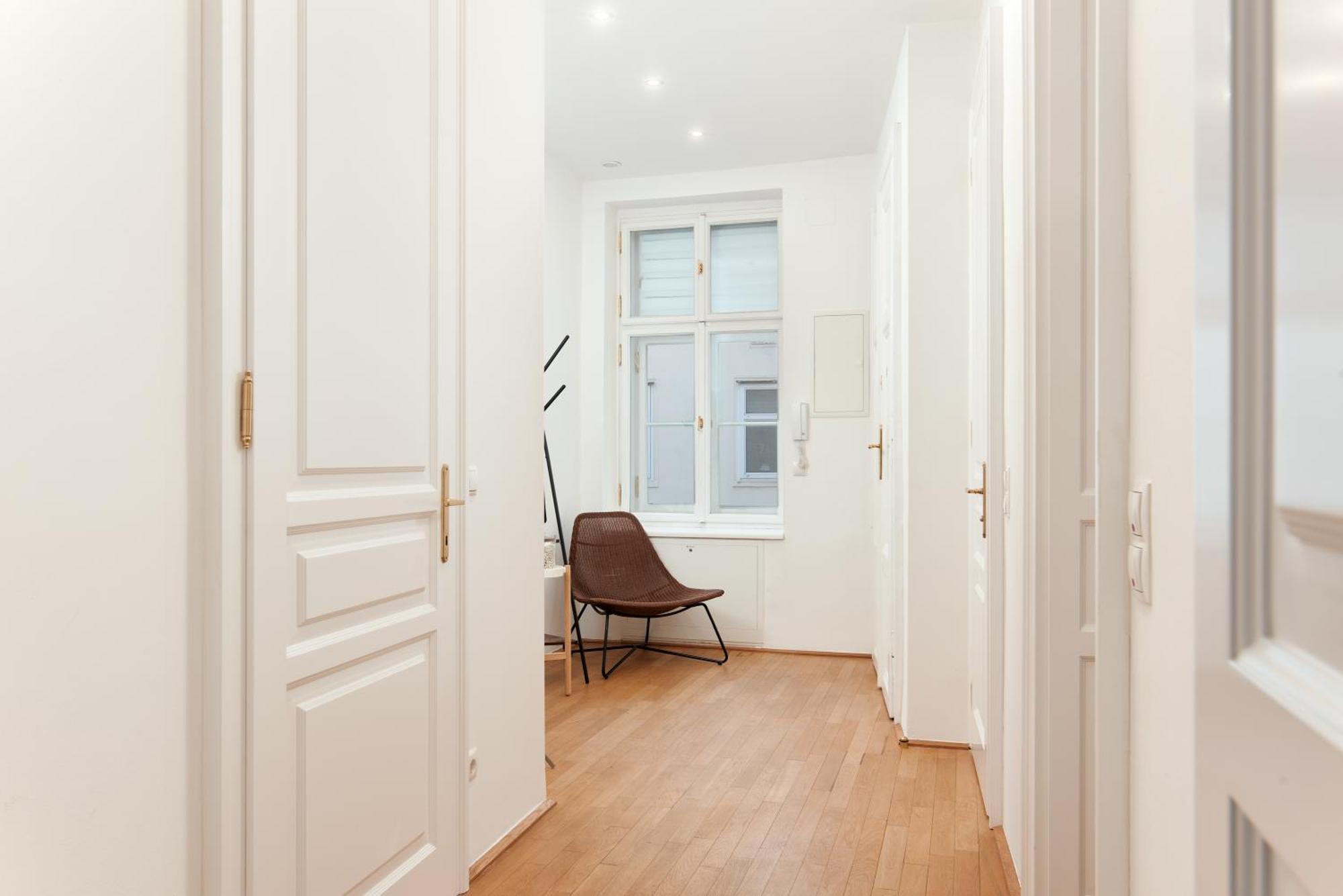 Apartment Stylish Designer At The Center Of Naschmarkt Vienna