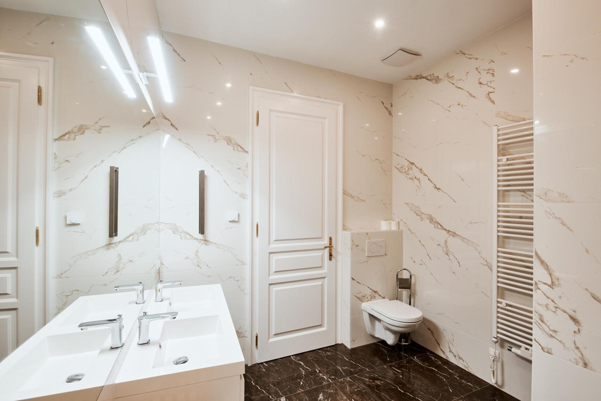 Stylish Designer At The Center Of Naschmarkt Apartment Vienna