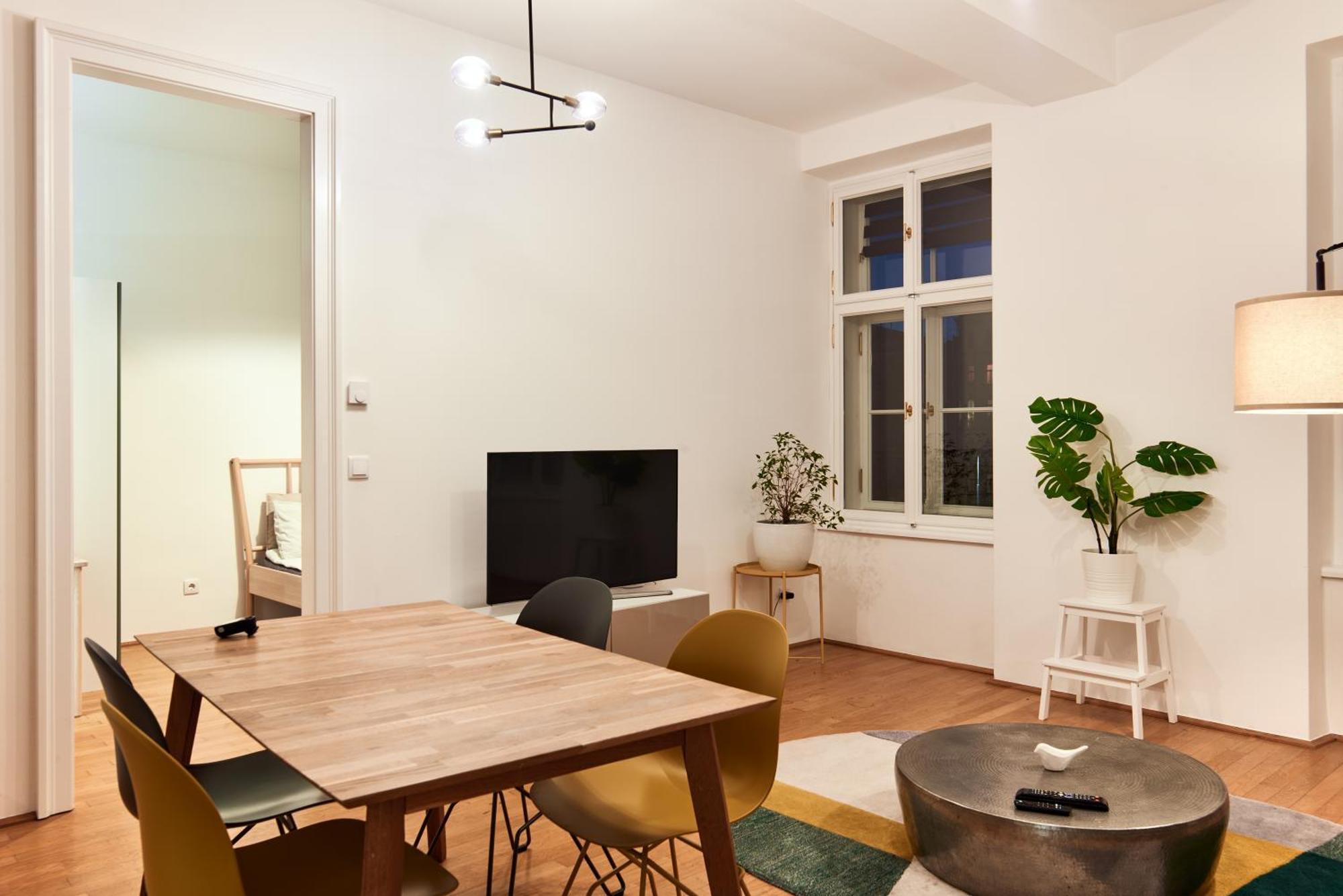 Designer In The Center Apartment *