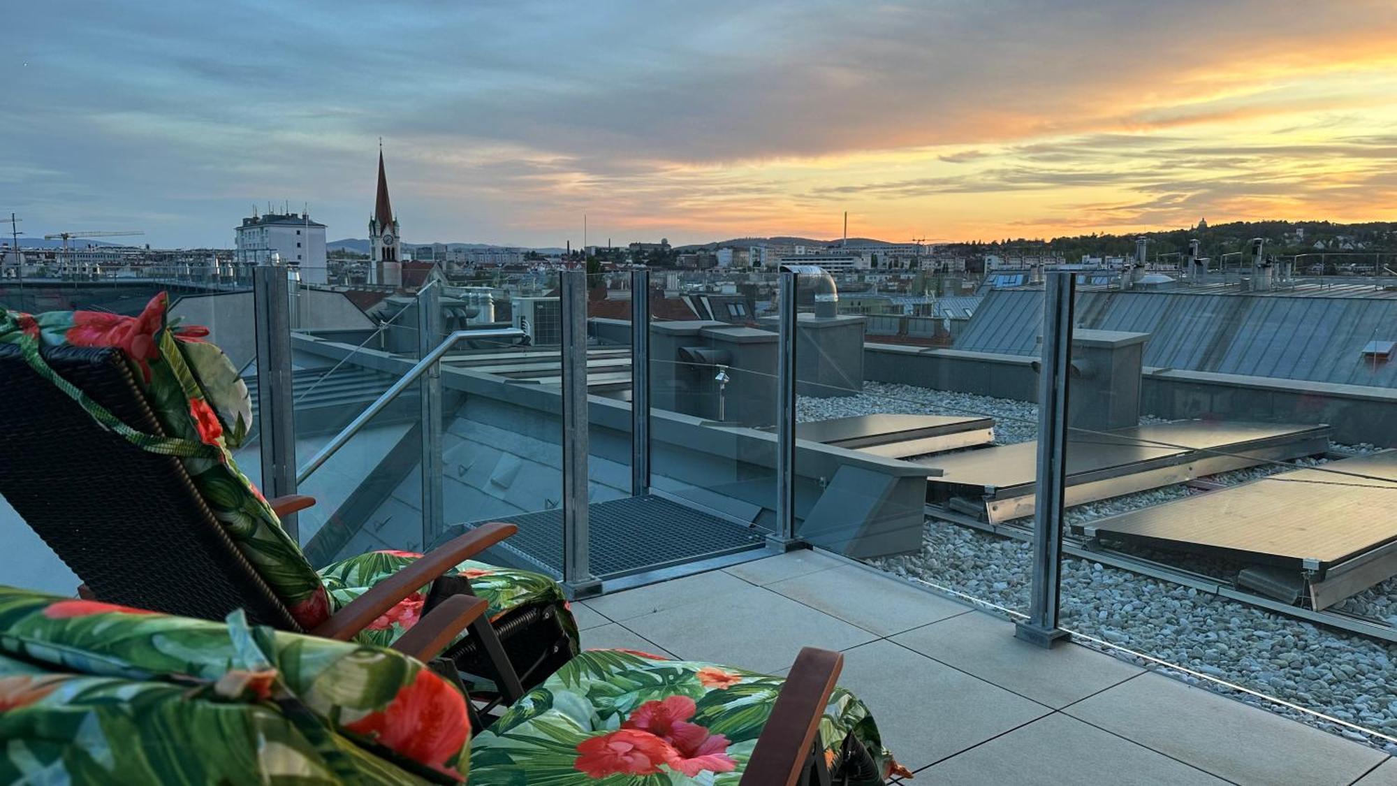 Apartment Wiener Schloss Wilhelminen 360° Views *