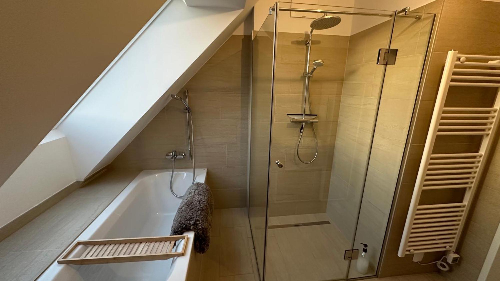 Wiener Schloss Wilhelminen 360° Views Apartment *