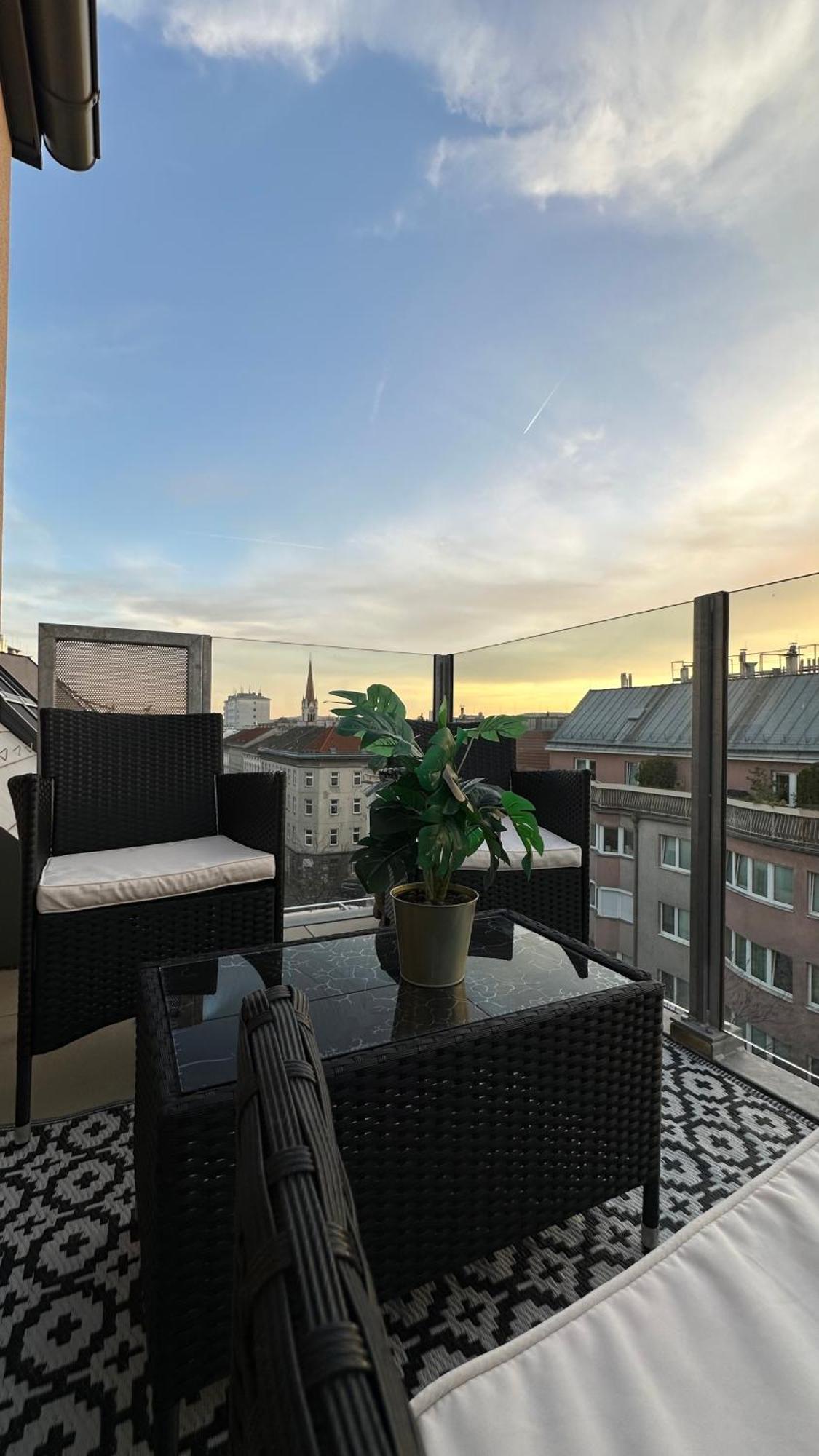 Wiener Schloss Wilhelminen 360° Views Apartment Wien