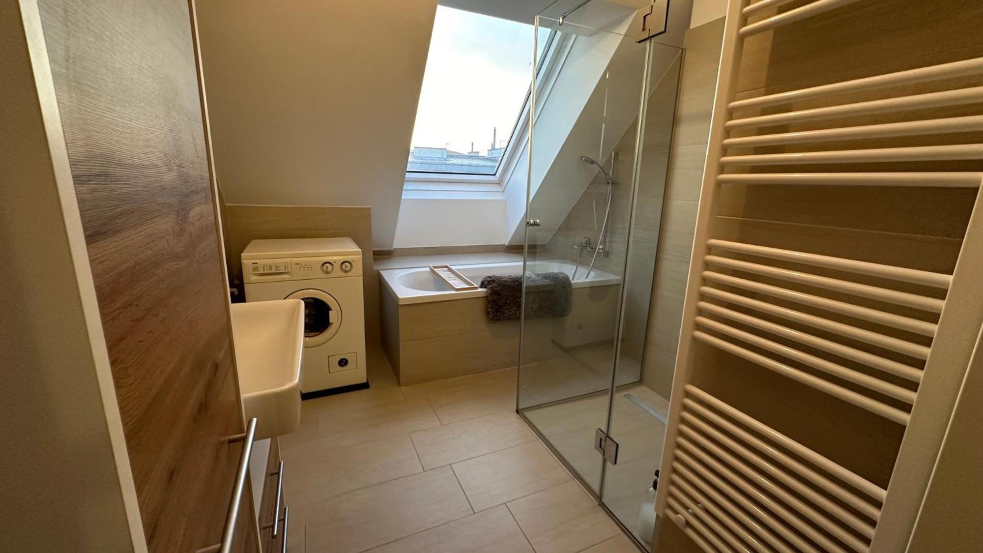 Wiener Schloss Wilhelminen 360° Views Apartment