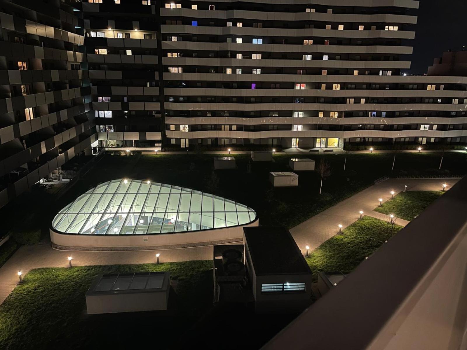Spacious 1br With Balcony Above Citygate Shopping Complex With Metro Access Apartamento *
