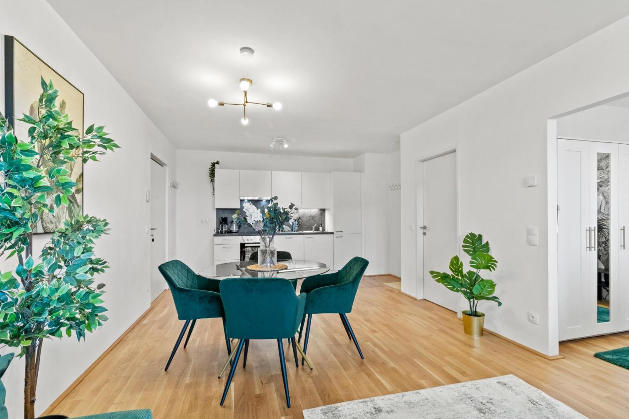 Balcony I 50 M² I Near Center Vienna
