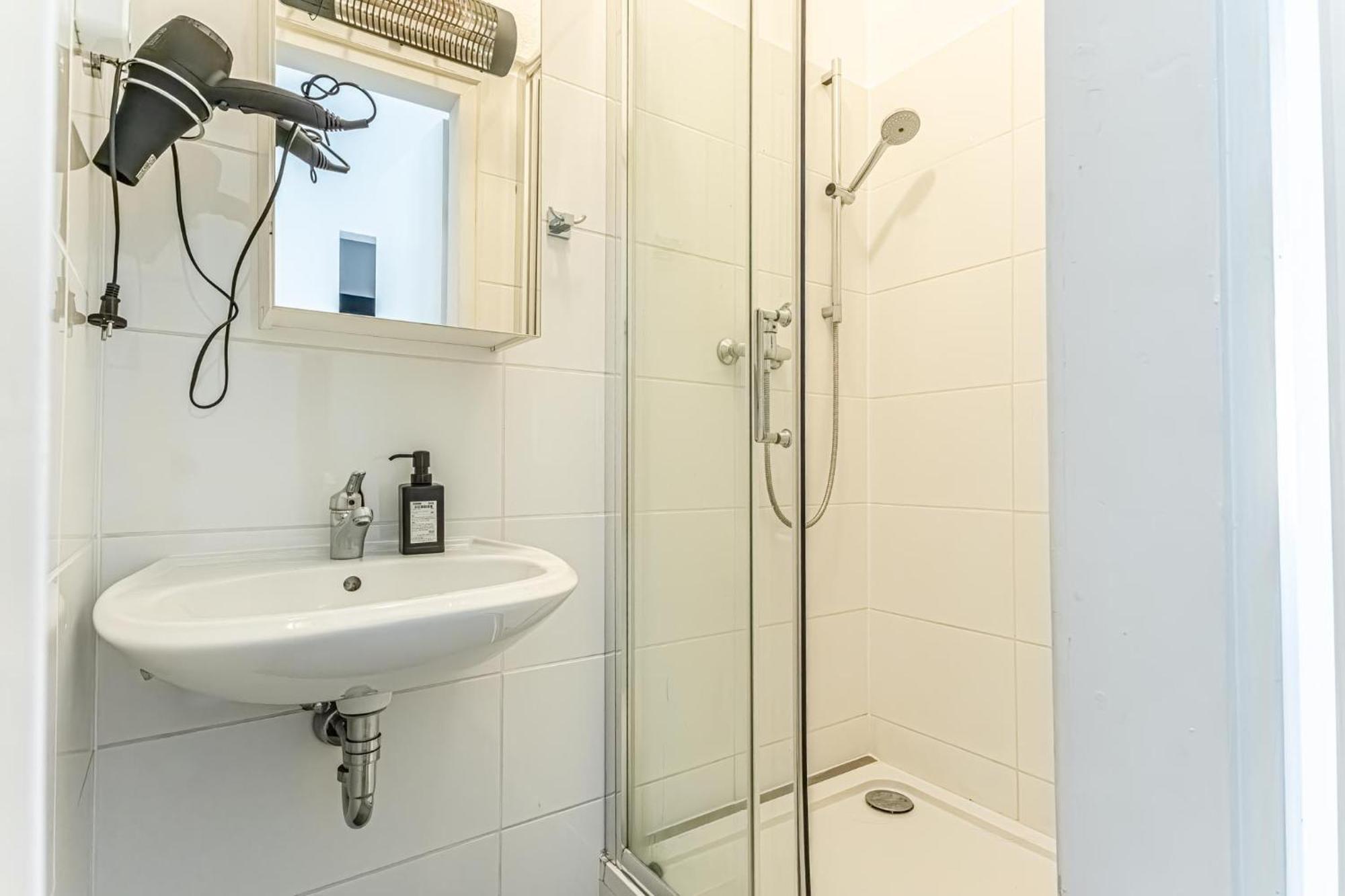 Stylish 1br Apartment- Near Westbahnhof U3&u6 * Vienna