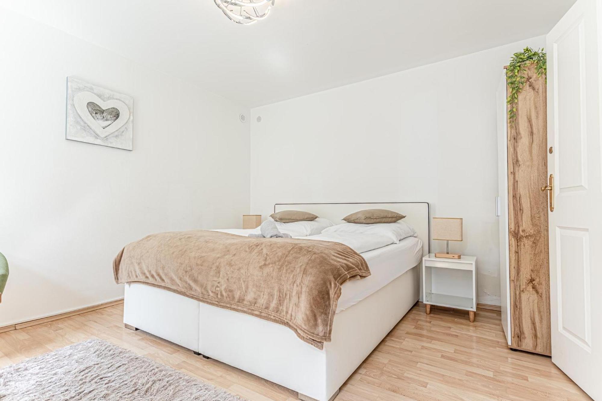 Vibes: 1br Apt, 10 Min To Westbahnhof Apartment
