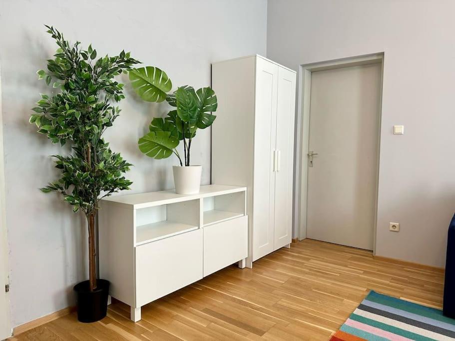 5 Bedroom I Winter Garden I Near Metro Apartment *