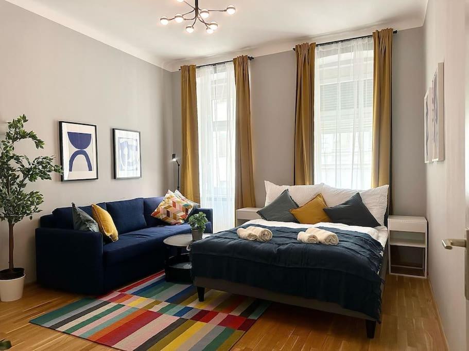 Apartment 5 Bedroom I Winter Garden I Near Metro
