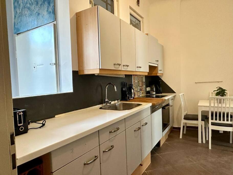 5 Bedroom I Winter Garden I Near Metro Apartment *