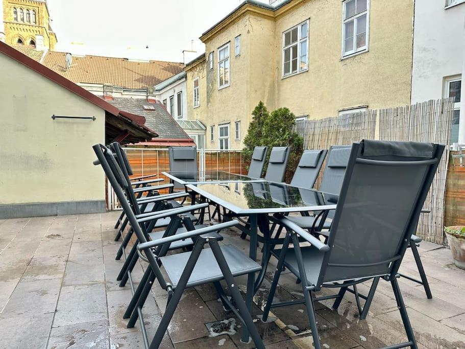Apartment 5 Bedroom I Winter Garden I Near Metro *