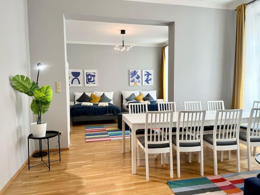 5 Bedroom I Winter Garden I Near Metro