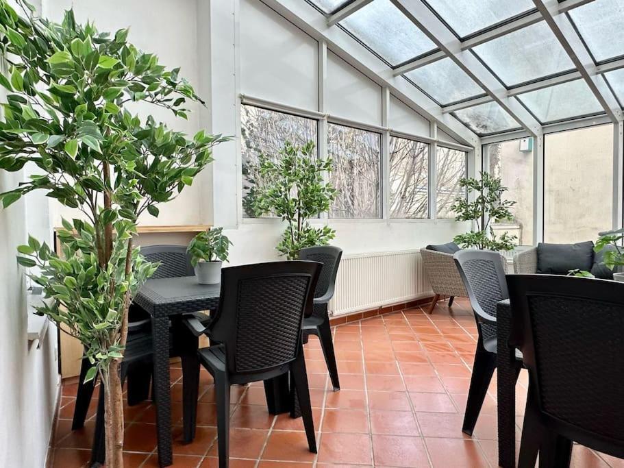 Apartment 5 Bedroom I Winter Garden I Near Metro