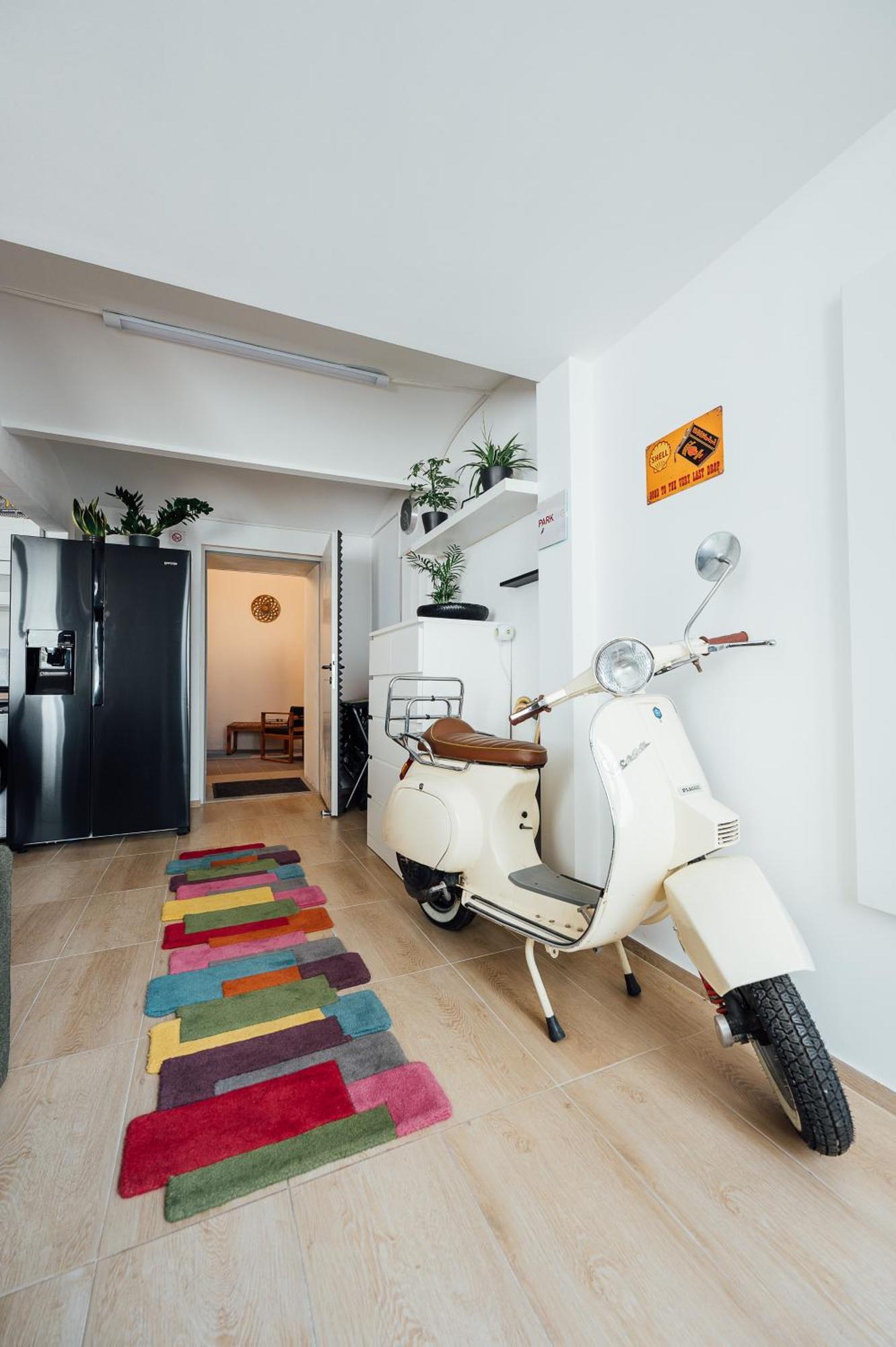 The Garage No.6 Apartment *